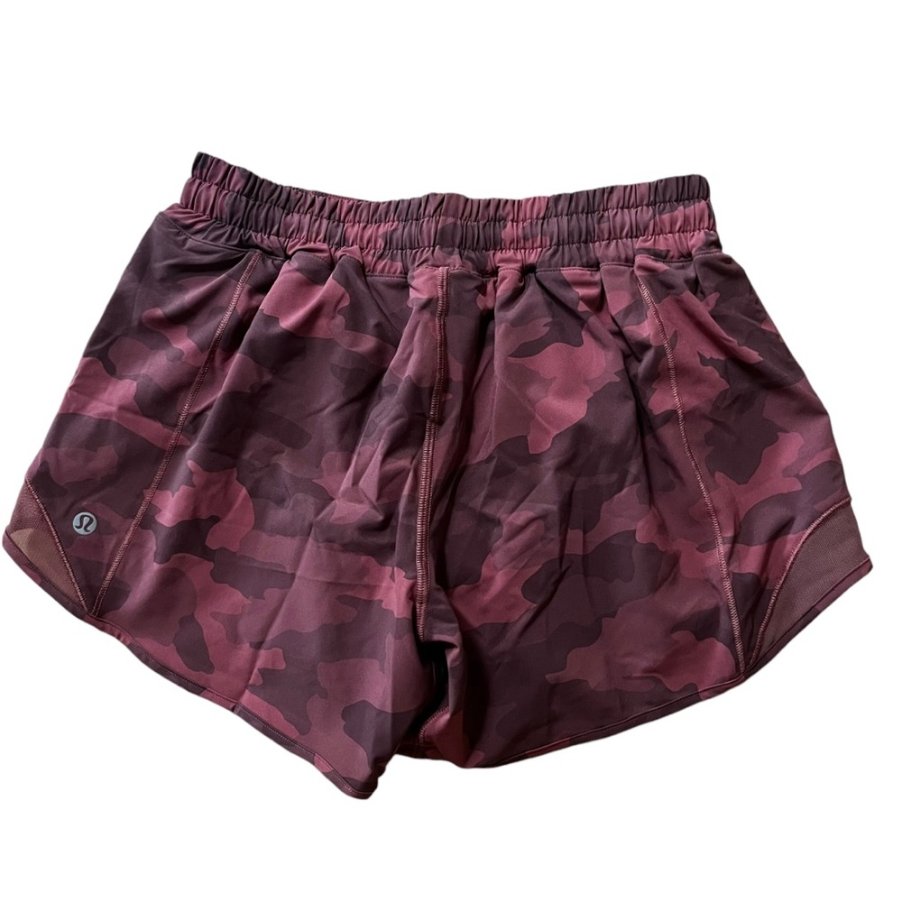 Lululemon Hotty Hot Low Rise Shorts Pink Camo 4" Size 6 New with tags - Picture 2 of 5
